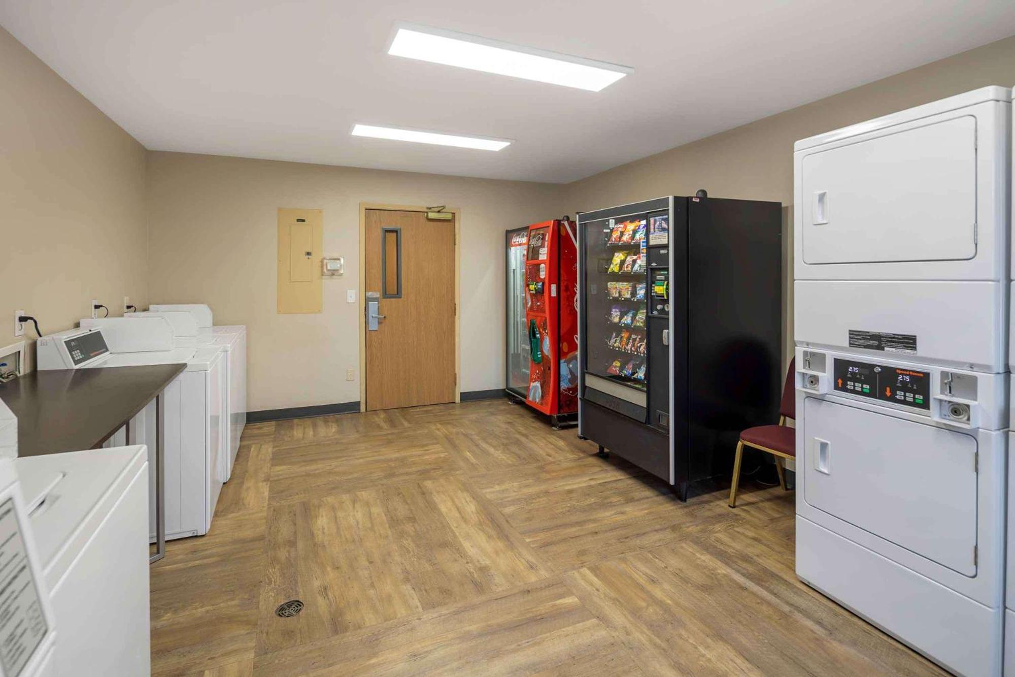 Extended Stay America Suites - Anchorage - Midtown Екстер'єр фото