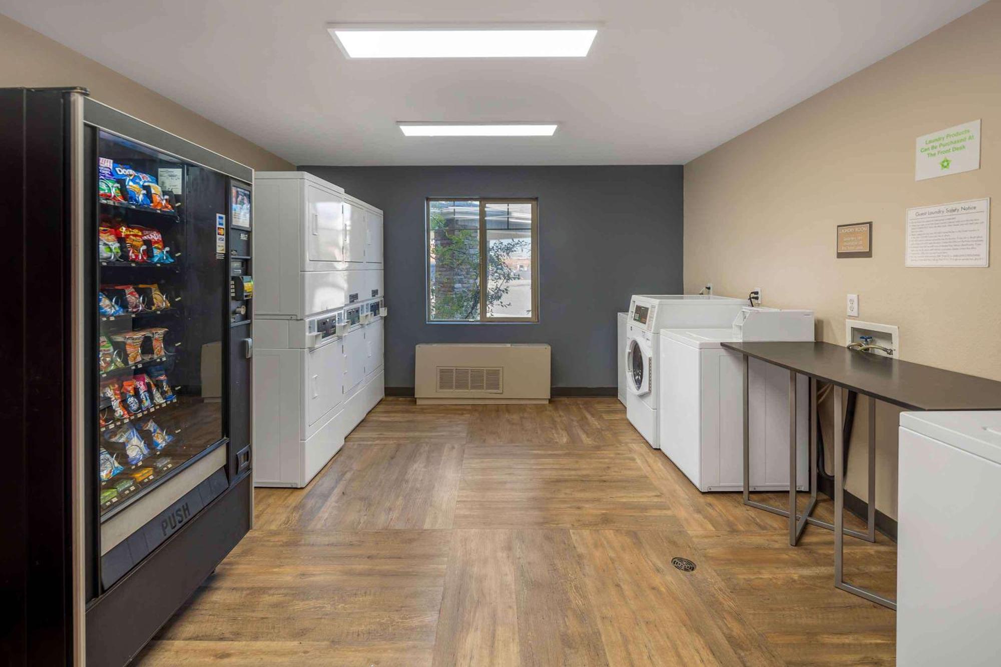 Extended Stay America Suites - Anchorage - Midtown Екстер'єр фото